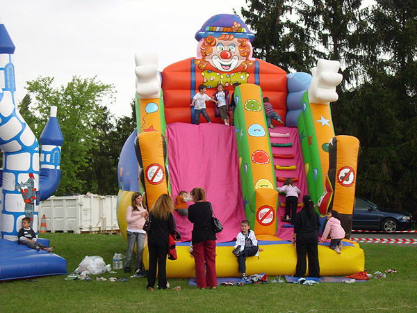 Le toboggan clown en location